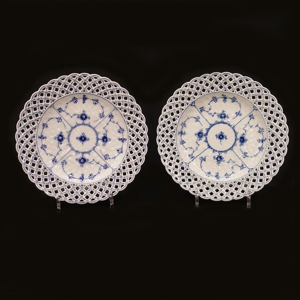 Royal Copenhagen blue fluted full lace pair of plates. #1098. D: 25,5cm