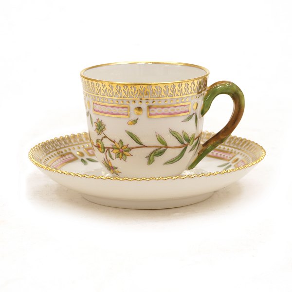 Flora Danica porcelain mocca cup by Royal Copenhagen. "Saxifraga Amoides L".
#3618. H: 6,2cm