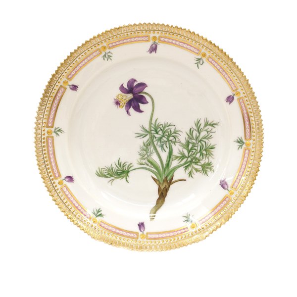 Early Royal Copenhagen Flora Danica porcelain plate. #3550. Royal Copenhagen 
1870-90. D: 22,5cm