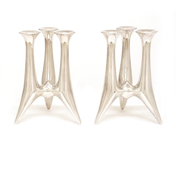 Pair of Hans Hansen, Denmark, sterlingsilver candlesticks. #494. Dated 1958. H: 
18,5cm. W: 943gr