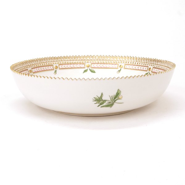 Royal Copenhagen Flora Danica bowl 3504. H: 6cm. D: 23cm. "Stachys annuus L"