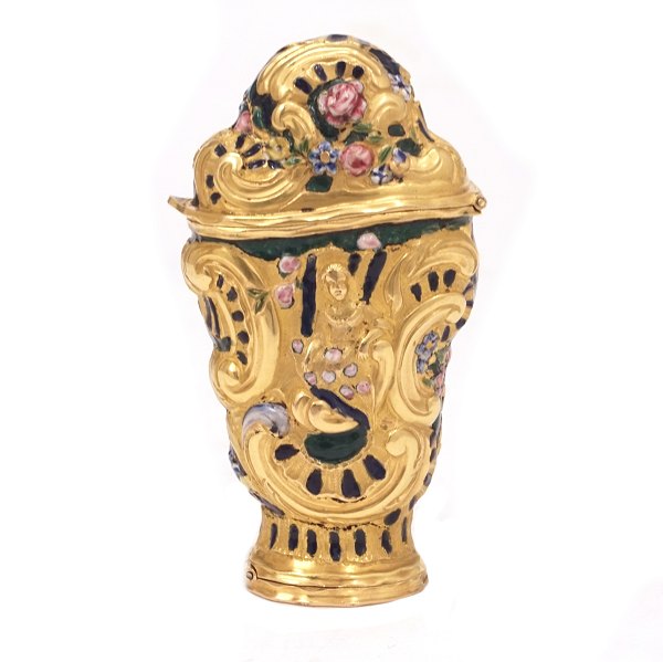 Sjældent rokoko hovedvandsæg udført i 18kt guld prydet med emaljedekorationer. Ca. år 1760. H: 5,7cm. V: 22,6gr