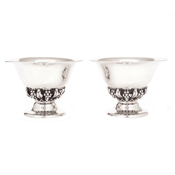 Pair of Art Nouveau silver bowls by R. A. Christophersen, Odense, 1925. H: 
10,6cm. W: 640gr