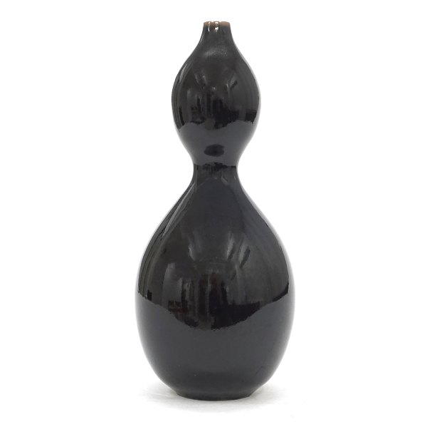 Vase, Steinzeug, von Nils Thorsson für Royal Copenhagen. Signiert. Guter 
Zustand. H: 23,5cm