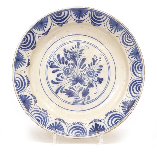 Signed St. Kongensgade faience plate. Copenhagen circa 1760. D: 29cm