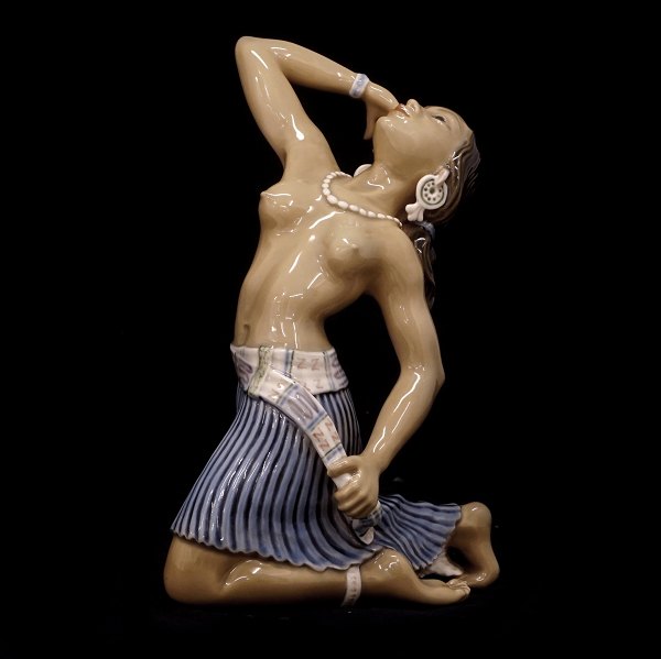 Dahl Jensen Berber Pige figur 1360. H: 21,5cm