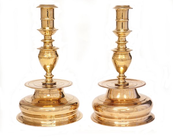 Pair of Baroque bell shaped brass candlesticks. Denmark or Northgermany circa 
1740. H: 27,5cm