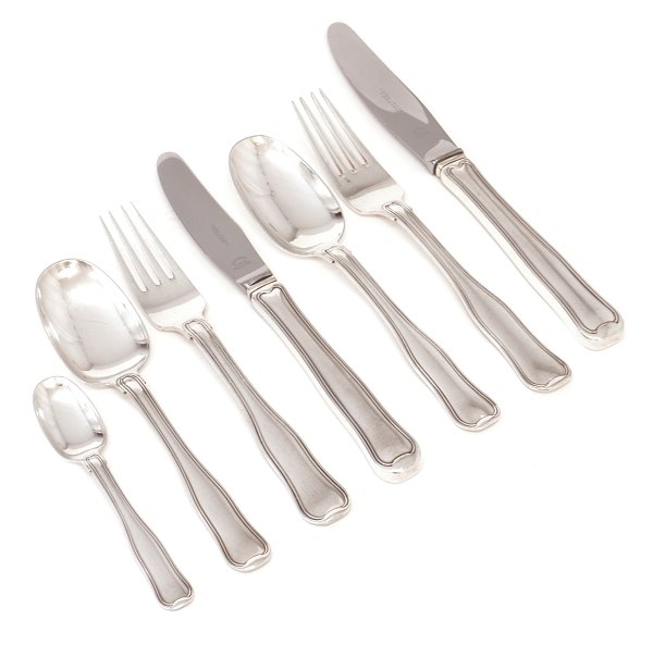 Georg Jensen Dobbeltriflet sølvbestik til 10 personer i alt 70 dele. Design af 
Harald Nielsen 1947