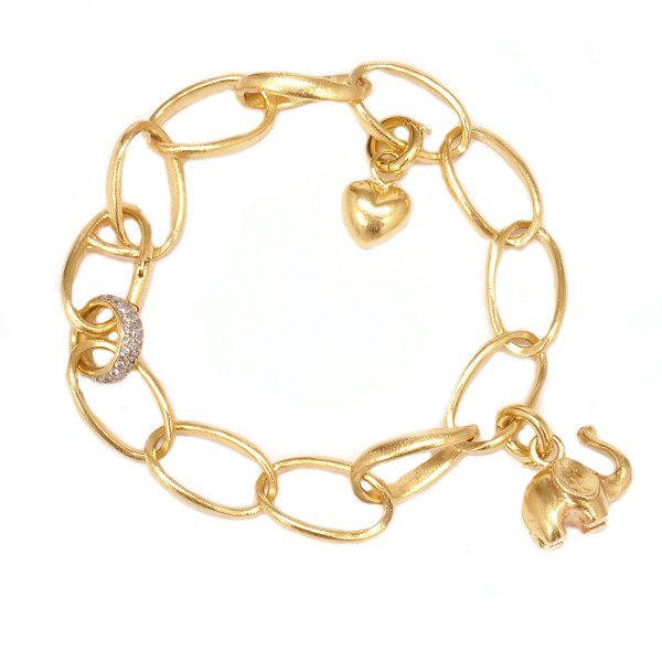 Ole Lynggaard LOVE armlænke i 14kt guld med vedhæng i form af elefant, hjerte og 
ring med brillanter. L:  20,5cm