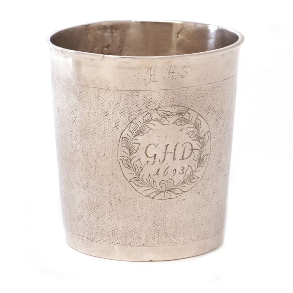 Barokt nålepunlset sølvbæger af Joducus Henricus Mundt, 1682-1702, København. H: 8cm