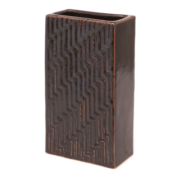 Eva Stæhr-Nielsen for Royal Copenhagen firkantet stentøjsvase med mønster i relief 22326. H: 25,5cm