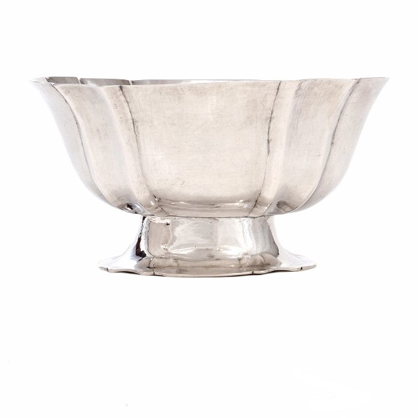 Dänische ovale Silbeschale von Johan Jørgen Schowert, Kopenhagen, 1738-55, datiert 1741. H: 8,9cm. L: 16,9cm. G: 277gr