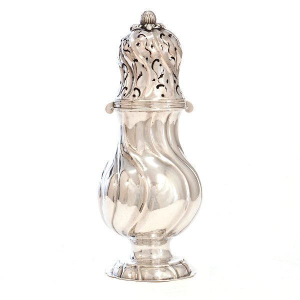 Large Danish Rococo sugar caster by Christopher Jonsen, Copenhagen, dated 1761. H: 20,5cm
