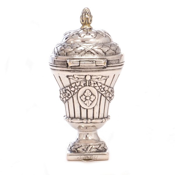 Riechdose aus Silber von A. Jørgensen, Kopenhagen, datiert 1784. H: 7cm