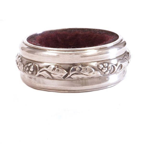 Georg Jensen sterlingsilver drop catcher #428. D: 42mm