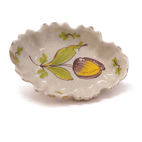 Kellinghusen Zuckerschale aus Fayence um 1800. H: 4,2cm. L: 14,2cm