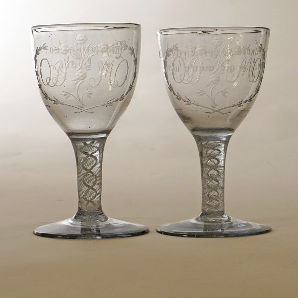 Ein paar Hochzeitsgläser von Hurdal um 1780-1800. H: 12,5cm