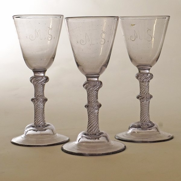 Satz von drei Nøstetangen Chrystal Desert Gläser um 1750. H: 15,7cm
