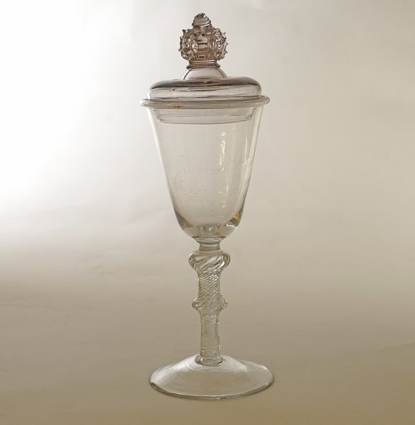 Deckelpokal von Nøstetangen oder Hurdal datiert 1786. H: 28cm