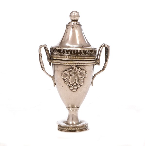 Danish silver vinaigrette by Horn, Højer. H: 8,8cm